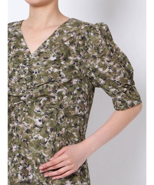 ELENDEEK（エレンディーク）の「フラワープリントボイルワンピース（ワンピース・レディース・ベージュ/カーキ・01/02）」の16枚目の写真