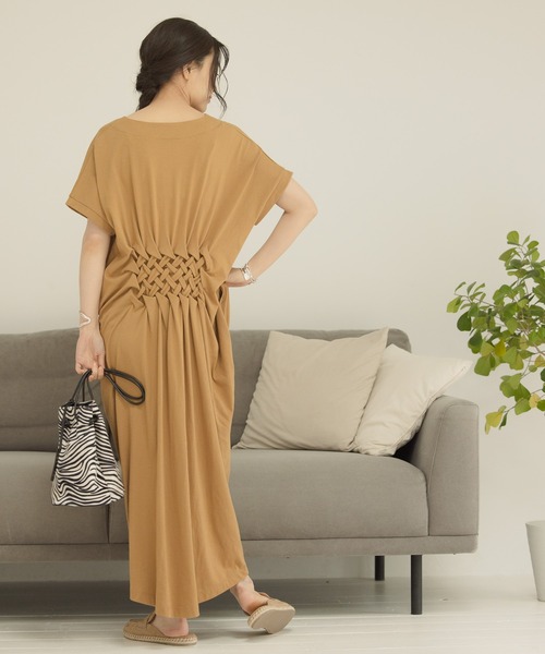 BAYFLOW(ベイフロー)の「バックコンシャスワンピース(ワンピース・レディース・ブラック/カーキ/キャメル・FREE)」の1枚目の写真