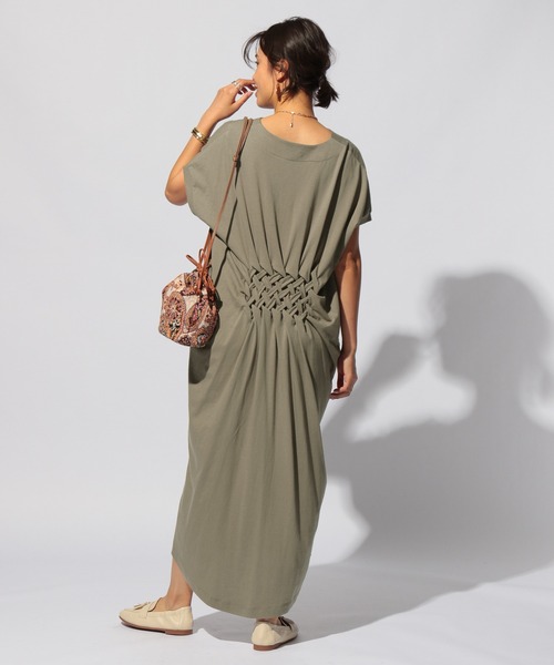 BAYFLOW(ベイフロー)の「バックコンシャスワンピース(ワンピース・レディース・ブラック/カーキ/キャメル・FREE)」の3枚目の写真