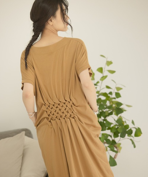 BAYFLOW(ベイフロー)の「バックコンシャスワンピース(ワンピース・レディース・ブラック/カーキ/キャメル・FREE)」の5枚目の写真