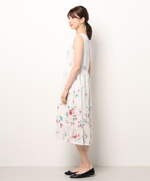 nougatine(ヌガティーヌ)の「綿100% 花柄 ノースリーブワンピース(ワンピース・レディース・オフホワイト・MEDIUM)」の3枚目の写真