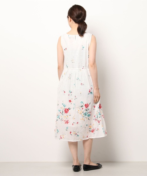 nougatine(ヌガティーヌ)の「綿100% 花柄 ノースリーブワンピース(ワンピース・レディース・オフホワイト・MEDIUM)」の2枚目の写真