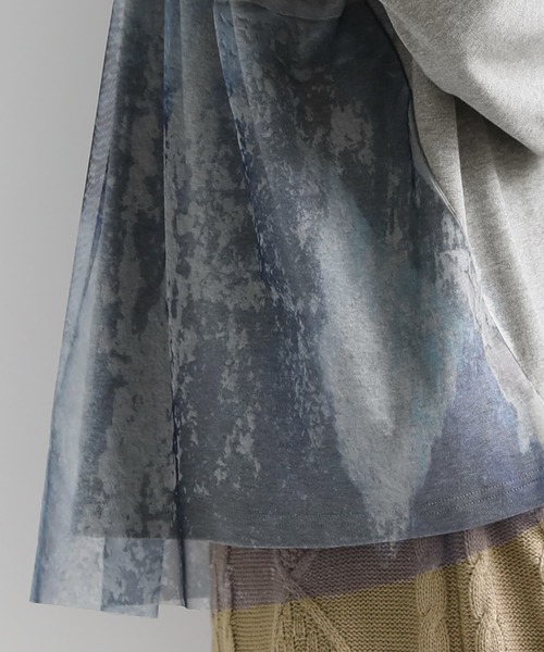 osharewalker（オシャレウォーカー）の「【廃盤】『アート柄バックチュールカットソー』（Tシャツ/カットソー・レディース・杢グレー/ブラック/ブラウン・FREE）」の4枚目の写真