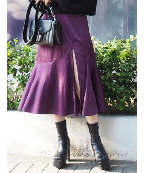 EVRIS（エヴリス）の「サテンスリットロングスカート（スカート・レディース・パープル/ブルー/その他1・FREE）」の2枚目の写真