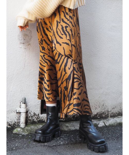 EVRIS（エヴリス）の「サテンスリットロングスカート（スカート・レディース・パープル/ブルー/その他1・FREE）」の22枚目の写真