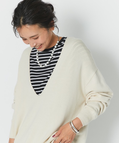 RIVE DROITE(リヴドロワ)の「深めのVネックですっきりとした印象に コットンアクリル深Vネックニット(ニット/セーター・レディース・アイボリー/ネイビー・FREE)」の5枚目の写真