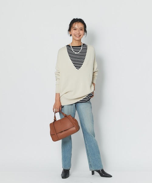 RIVE DROITE(リヴドロワ)の「深めのVネックですっきりとした印象に コットンアクリル深Vネックニット(ニット/セーター・レディース・アイボリー/ネイビー・FREE)」の4枚目の写真