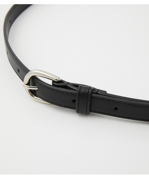 AZUL by moussy（アズールバイマウジー）の「NARROW METAL BELT / ナローメタルベルト（ベルト・レディース・ブラック/ベージュ・FREE）」の11枚目の写真