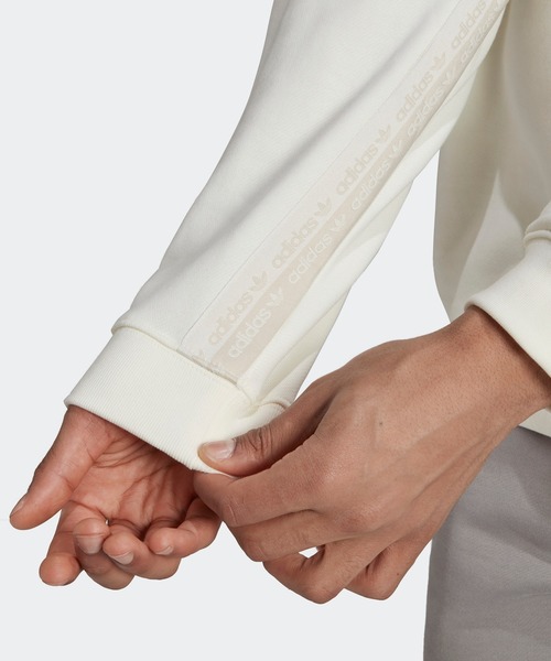 adidas（アディダス）の「R.Y.V. ルーズフィット クルーネック スウェット / アディダスオリジナルス（スウェット・メンズ・オフホワイト/ブラック・XXX-LARGE/X-SMALL/X-LARGE/LARGE/XX-LARGE/SMALL/MEDIUM）」の6枚目の写真