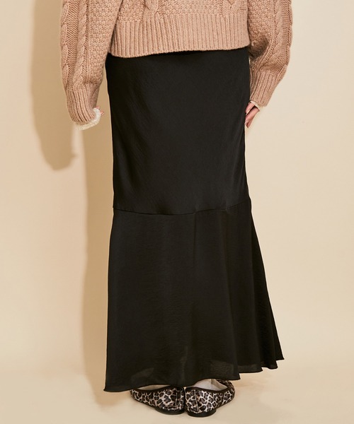 MADEMOISELLE ROPE'(マドモアゼル ロペ)の「<春まで使える>サテンマーメイドラインマキシスカート(スカート・レディース・ブラック/グレー/グリーン・38/36)」の7枚目の写真