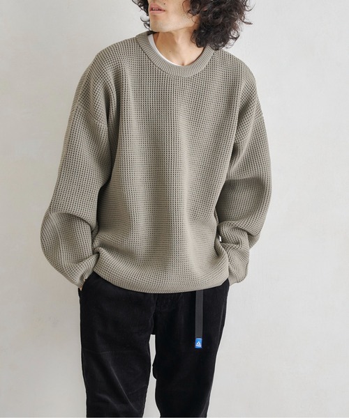 CPCM（シーピーシーエム）の「エステルワッフルプルオーバー（ニット/セーター・メンズ・チャコールグレー/グレイッシュベージュ/グリーン/ブルー・MEDIUM/LARGE）」の4枚目の写真