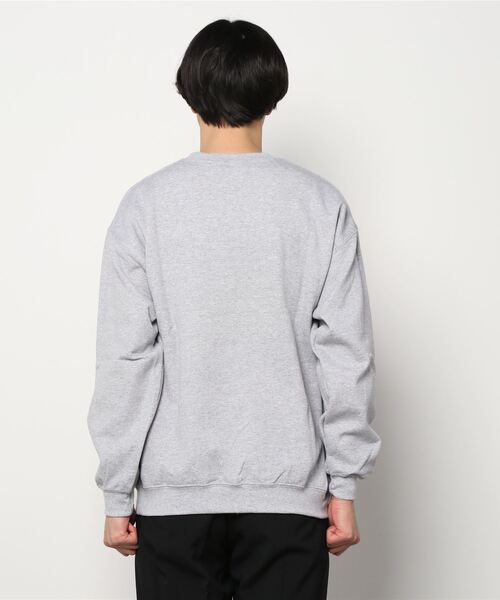 GILDAN(ギルダン)の「【ユニセックスで着用可能】 GILDAN / ギルダン USAオーバーサイズ ロングスリーブ スウェット トレーナー / 裏起毛(スウェット・レディース・ホワイト/ブラック/ネイビー/サンドベージュ/ヘザーグレー・SMALL/MEDIUM/LARGE/X-LARGE)」の6枚目の写真