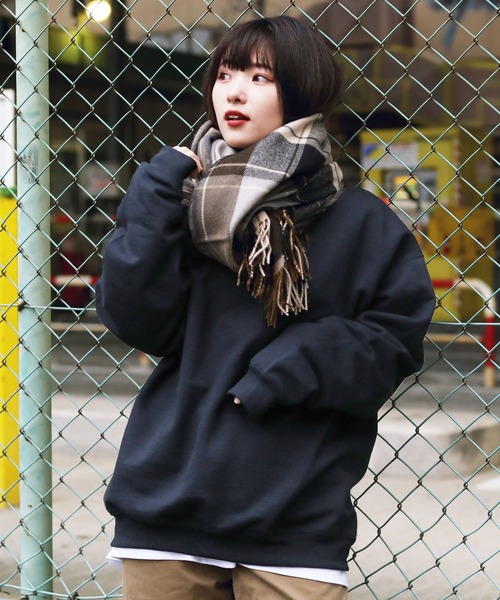 GILDAN(ギルダン)の「【ユニセックスで着用可能】 GILDAN / ギルダン USAオーバーサイズ ロングスリーブ スウェット トレーナー / 裏起毛(スウェット・レディース・ホワイト/ブラック/ネイビー/サンドベージュ/ヘザーグレー・SMALL/MEDIUM/LARGE/X-LARGE)」の10枚目の写真
