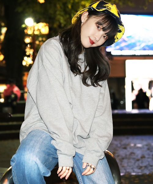 GILDAN(ギルダン)の「【ユニセックスで着用可能】 GILDAN / ギルダン USAオーバーサイズ ロングスリーブ スウェット トレーナー / 裏起毛(スウェット・レディース・ホワイト/ブラック/ネイビー/サンドベージュ/ヘザーグレー・SMALL/MEDIUM/LARGE/X-LARGE)」の13枚目の写真