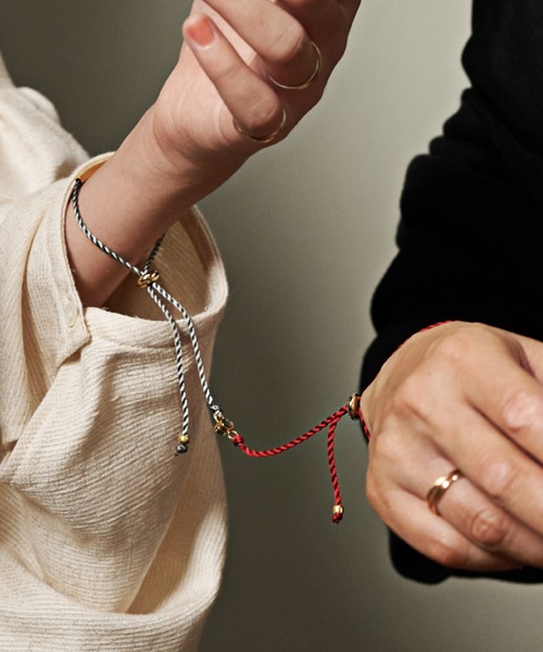 PAS TIERRA(パティエラ)の「MAGNET PAIR BRACELET(ブレスレット・レディース・レッド系その他/ホワイト/グレー/その他1・FREE)」の5枚目の写真