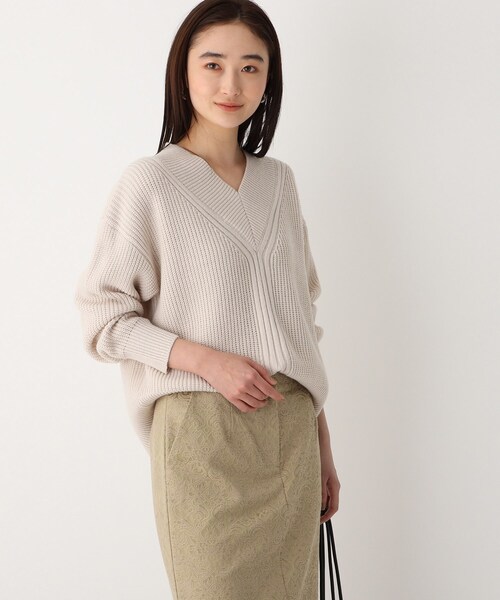 OPAQUE.CLIP（オペークドットクリップ）の「◆ミドルゲージ ワイドVネックニット（ニット/セーター・レディース・サンドベージュ/ホワイト系/ブルー・40/38）」の2枚目の写真