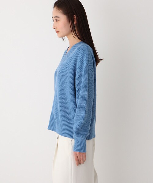 OPAQUE.CLIP（オペークドットクリップ）の「◆ミドルゲージ ワイドVネックニット（ニット/セーター・レディース・サンドベージュ/ホワイト系/ブルー・40/38）」の5枚目の写真