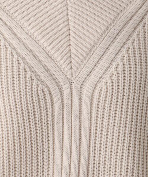 OPAQUE.CLIP（オペークドットクリップ）の「◆ミドルゲージ ワイドVネックニット（ニット/セーター・レディース・サンドベージュ/ホワイト系/ブルー・40/38）」の11枚目の写真