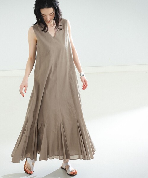 MARIHA(マリハ)の「MARIHA × Demi-Luxe BEAMS / 別注 夏の月影 ノースリーブドレス ソリッド(ワンピース・レディース・グレー・36/36S)」の10枚目の写真