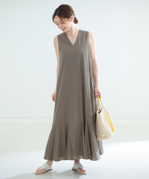 MARIHA(マリハ)の「MARIHA × Demi-Luxe BEAMS / 別注 夏の月影 ノースリーブドレス ソリッド(ワンピース・レディース・グレー・36/36S)」の12枚目の写真