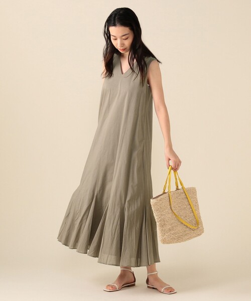 MARIHA(マリハ)の「MARIHA × Demi-Luxe BEAMS / 別注 夏の月影 ノースリーブドレス ソリッド(ワンピース・レディース・グレー・36/36S)」の14枚目の写真