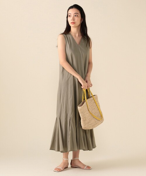 MARIHA(マリハ)の「MARIHA × Demi-Luxe BEAMS / 別注 夏の月影 ノースリーブドレス ソリッド(ワンピース・レディース・グレー・36/36S)」の11枚目の写真
