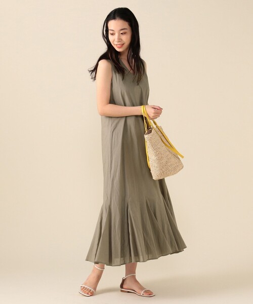 MARIHA(マリハ)の「MARIHA × Demi-Luxe BEAMS / 別注 夏の月影 ノースリーブドレス ソリッド(ワンピース・レディース・グレー・36/36S)」の5枚目の写真