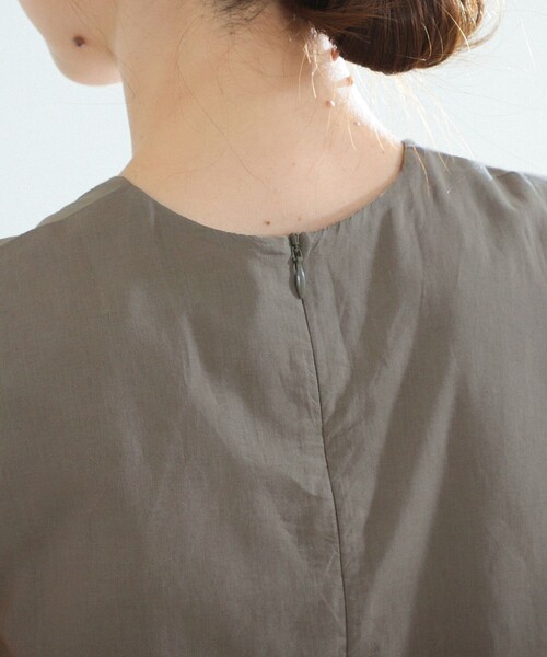 MARIHA(マリハ)の「MARIHA × Demi-Luxe BEAMS / 別注 夏の月影 ノースリーブドレス ソリッド(ワンピース・レディース・グレー・36/36S)」の18枚目の写真