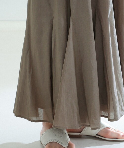 MARIHA(マリハ)の「MARIHA × Demi-Luxe BEAMS / 別注 夏の月影 ノースリーブドレス ソリッド(ワンピース・レディース・グレー・36/36S)」の19枚目の写真