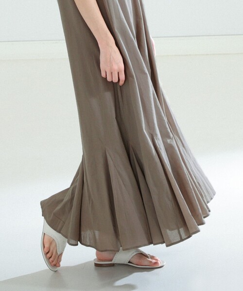 MARIHA(マリハ)の「MARIHA × Demi-Luxe BEAMS / 別注 夏の月影 ノースリーブドレス ソリッド(ワンピース・レディース・グレー・36/36S)」の20枚目の写真