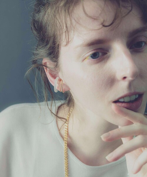 and cloud(アンドクラウド)の「Haze Marble Earcuff(イヤーカフ・レディース・グレー/ネイビー・FREE)」の5枚目の写真