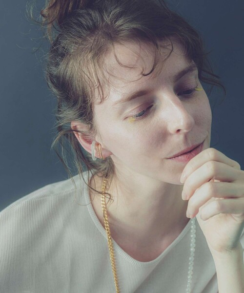 and cloud(アンドクラウド)の「Haze Marble Earcuff(イヤーカフ・レディース・グレー/ネイビー・FREE)」の7枚目の写真