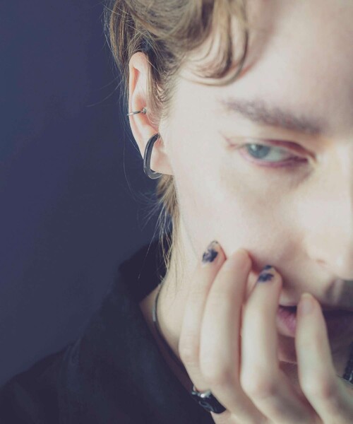 and cloud(アンドクラウド)の「Haze Marble Earcuff(イヤーカフ・レディース・グレー/ネイビー・FREE)」の9枚目の写真