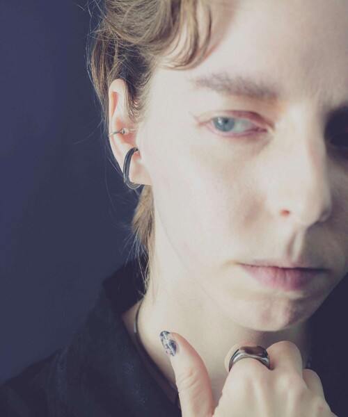 and cloud(アンドクラウド)の「Haze Marble Earcuff(イヤーカフ・レディース・グレー/ネイビー・FREE)」の10枚目の写真