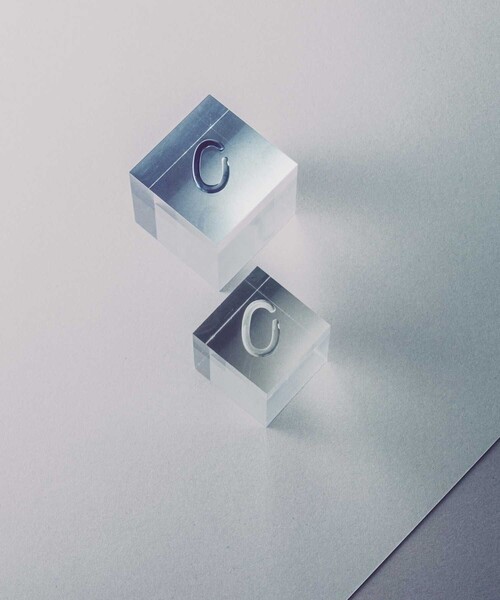 and cloud(アンドクラウド)の「Haze Marble Earcuff(イヤーカフ・レディース・グレー/ネイビー・FREE)」の2枚目の写真