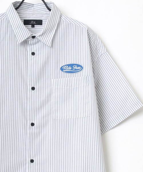 Lazar（ラザル）の「オーバーサイズ Ride Free ワッペン ワンポイント刺繍 ムジ ストライプ レギュラーカラー 半袖シャツ/ワークシャツ（シャツ/ブラウス・メンズ・ホワイト/ベージュ/ブルー/ホワイト系その他/ブルー系その他/ブルー系その他2/ブルー系その他3・LL/M/L）」の3枚目の写真
