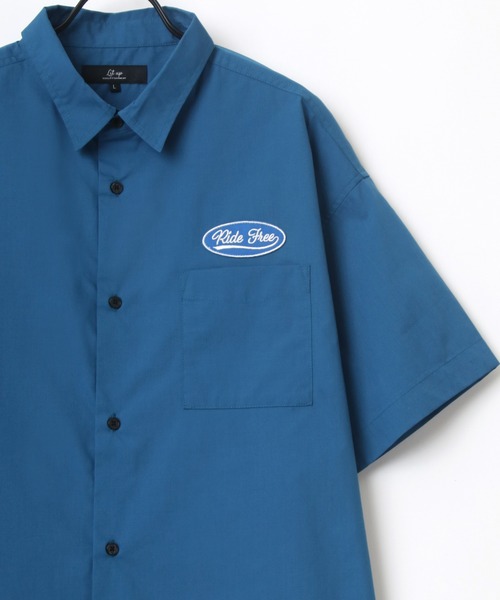 Lazar（ラザル）の「オーバーサイズ Ride Free ワッペン ワンポイント刺繍 ムジ ストライプ レギュラーカラー 半袖シャツ/ワークシャツ（シャツ/ブラウス・メンズ・ホワイト/ベージュ/ブルー/ホワイト系その他/ブルー系その他/ブルー系その他2/ブルー系その他3・LL/M/L）」の4枚目の写真