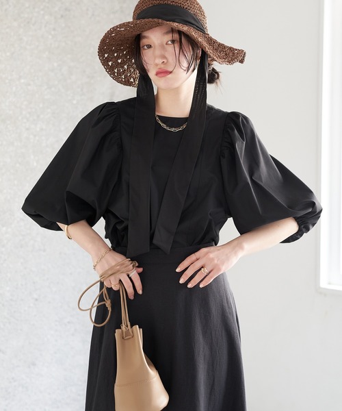 earth music&ecology(アースミュージックアンドエコロジー)の「ボリュームスリーブペプラムブラウス(シャツ/ブラウス・レディース・ブラック/ベージュ/オフホワイト・FREE)」の2枚目の写真