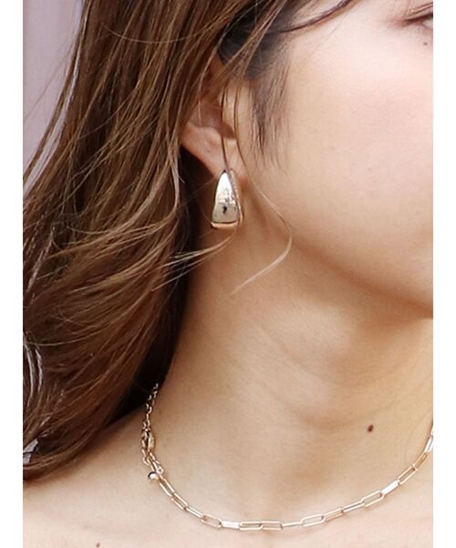 MURUA（ムルーア）の「カーブドロップピアス（ピアス（両耳用）・レディース・ゴールド/シルバー・FREE）」の3枚目の写真