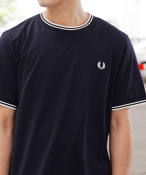 FRED PERRY（フレッドペリー）の「FRED PERRY フレッドペリー TWIN TIPPED メンズ 半袖 Tシャツ（Tシャツ/カットソー・メンズ・ホワイト/ブラック/ネイビー・MEDIUM/LARGE/SMALL/X-LARGE）」の3枚目の写真