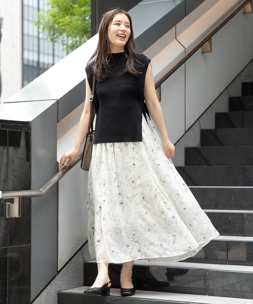 mysty woman（ミスティウーマン）の「ベストSET花柄キャミワンピース　347156（ワンピース・レディース・ブラック/パープル/オフホワイト・FREE）」の4枚目の写真