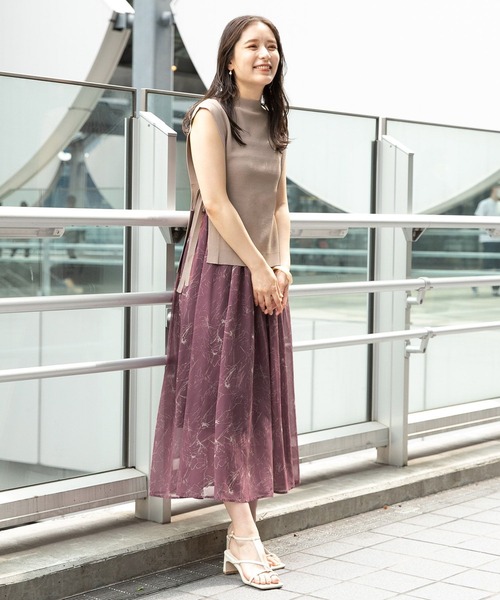 mysty woman（ミスティウーマン）の「ベストSET花柄キャミワンピース　347156（ワンピース・レディース・ブラック/パープル/オフホワイト・FREE）」の6枚目の写真