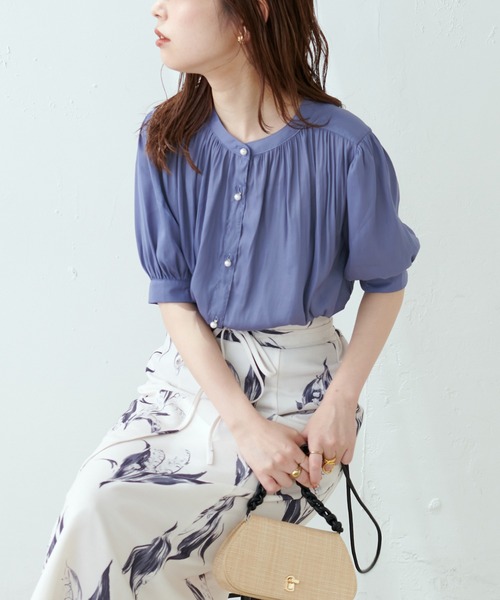 natural couture（ナチュラルクチュール）の「WEB限定カラー有り/とろみサテンパール釦5分袖ブラウス（シャツ/ブラウス・レディース・オフホワイト/ピンクベージュ/ピンク/ブルー/その他1/その他2・FREE）」の16枚目の写真