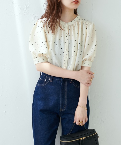 natural couture（ナチュラルクチュール）の「WEB限定カラー有り/とろみサテンパール釦5分袖ブラウス（シャツ/ブラウス・レディース・オフホワイト/ピンクベージュ/ピンク/ブルー/その他1/その他2・FREE）」の22枚目の写真