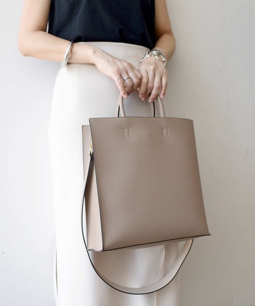 styiro（スタイロ）の「【A4サイズ収納可】 ソフトスクエアトートバッグ / 再入荷（ビジネスバッグ・レディース・ブラック/アイボリー/キャメル/ブラウン系その他/ベージュ系その他/シルバー・FREE）」の3枚目の写真