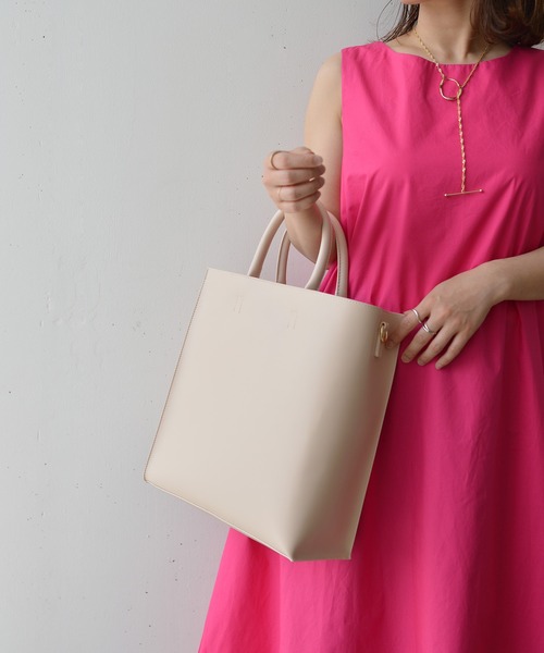 styiro（スタイロ）の「【A4サイズ収納可】 ソフトスクエアトートバッグ / 再入荷（ビジネスバッグ・レディース・ブラック/アイボリー/キャメル/ブラウン系その他/ベージュ系その他/シルバー・FREE）」の4枚目の写真