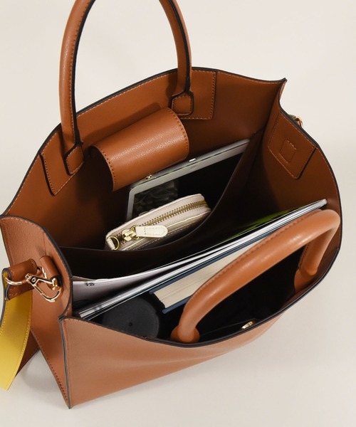 styiro（スタイロ）の「【A4サイズ収納可】 ソフトスクエアトートバッグ / 再入荷（ビジネスバッグ・レディース・ブラック/アイボリー/キャメル/ブラウン系その他/ベージュ系その他/シルバー・FREE）」の20枚目の写真