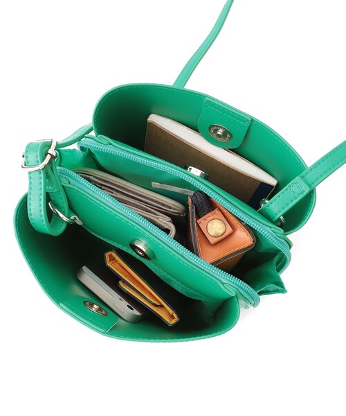 SHOO・LA・RUE（シューラルー）の「◆【軽量】ふわっと軽い3層ショルダーバッグ（ショルダーバッグ・レディース・シルバー/ダークグリーン/グレー/ブラック/ピンク系/サンドベージュ・00）」の17枚目の写真