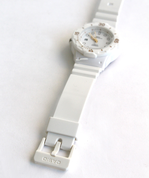 Chico（チコ）の「【CASIO】 DIVERS ウォッチ（アナログ腕時計・レディース・ホワイト/ブラック・FREE）」の8枚目の写真