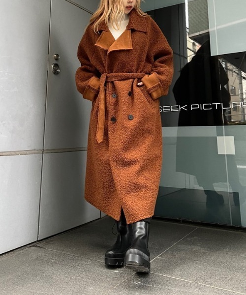 ROGER AND RAW(ロジャーアンドロウ)の「フェイクボアロングトレンチコート(チェスターコート・レディース・ブラック/ブラウン/グリーン・MEDIUM)」の22枚目の写真